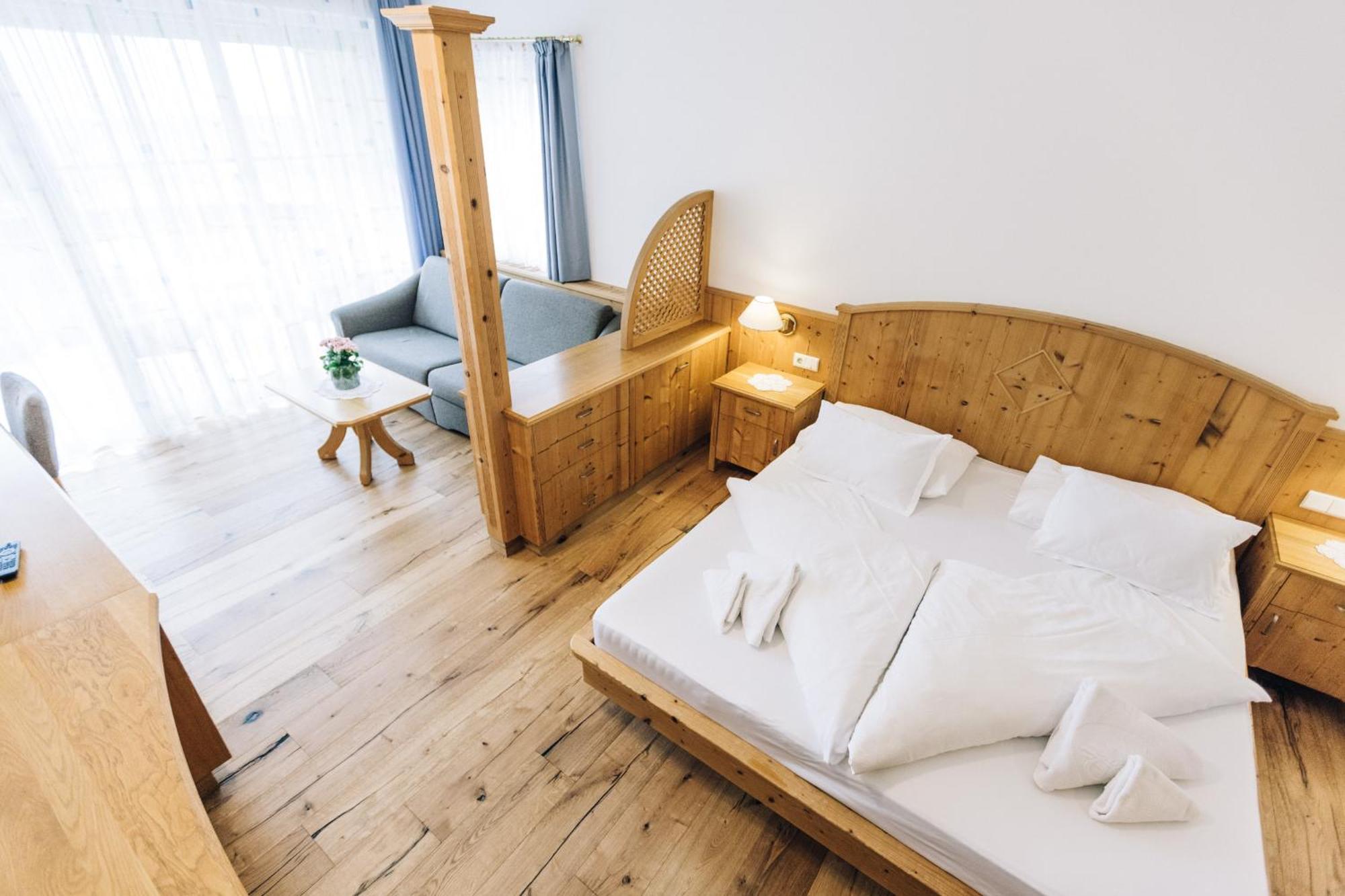 Hotel Tenz 몬타냐 외부 사진