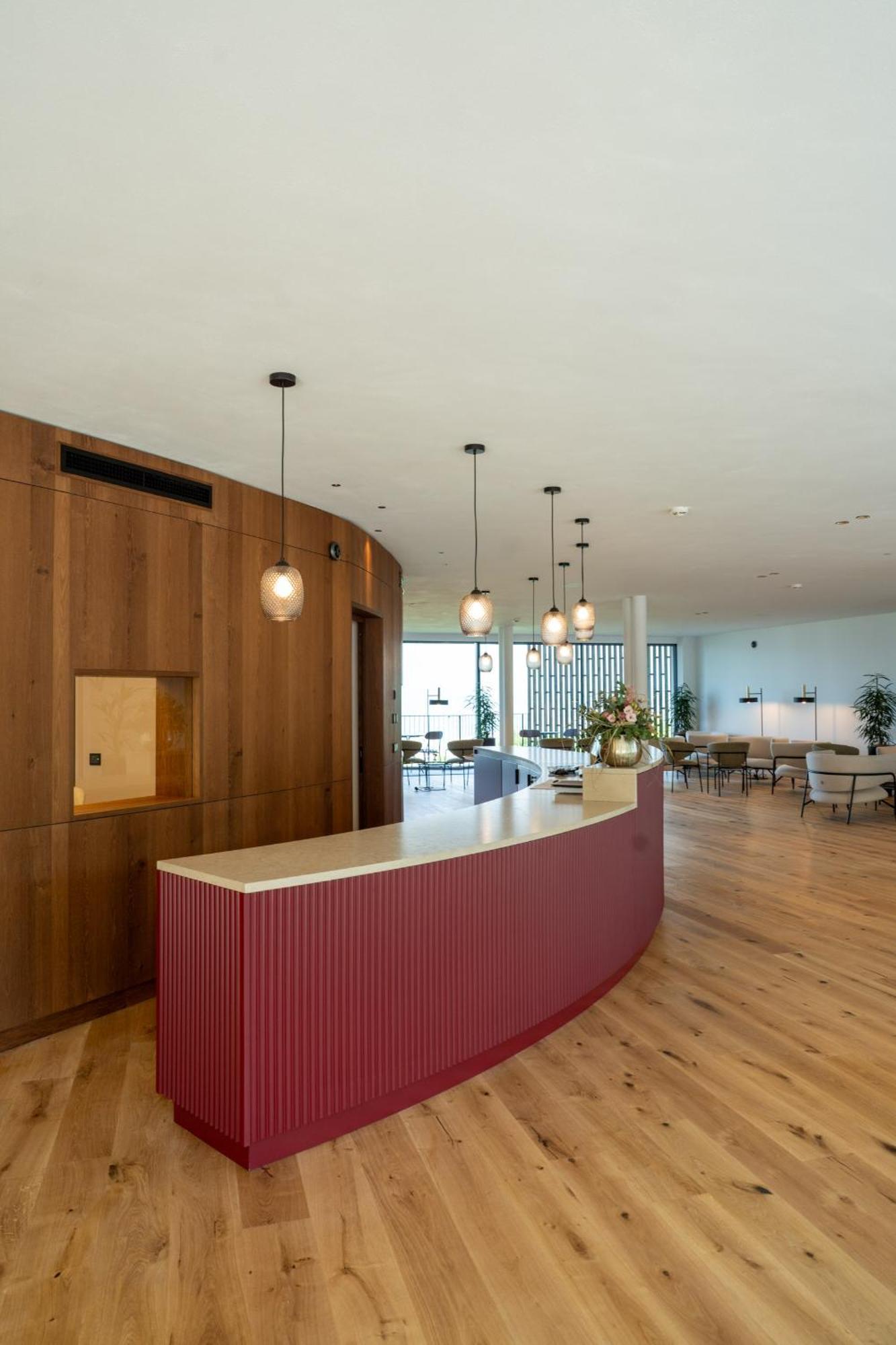 Hotel Tenz 몬타냐 외부 사진