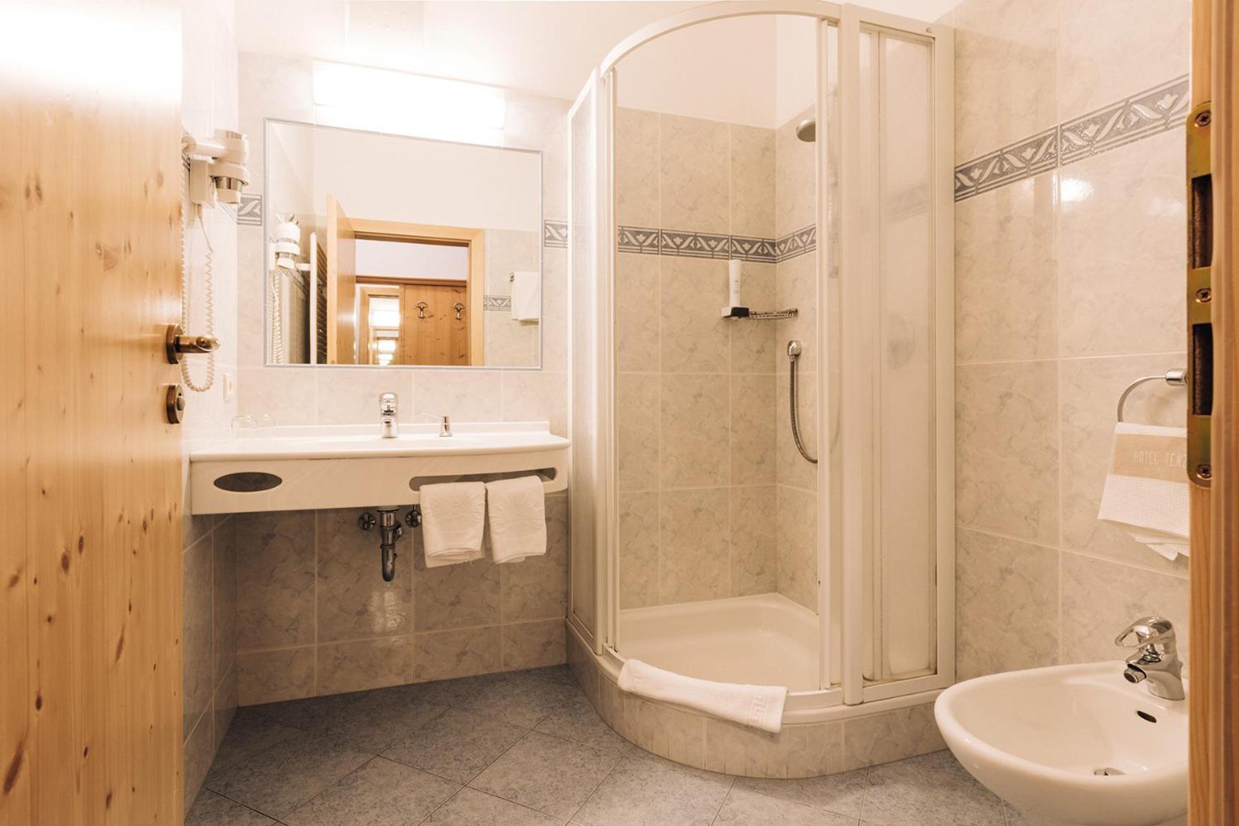 Hotel Tenz 몬타냐 외부 사진