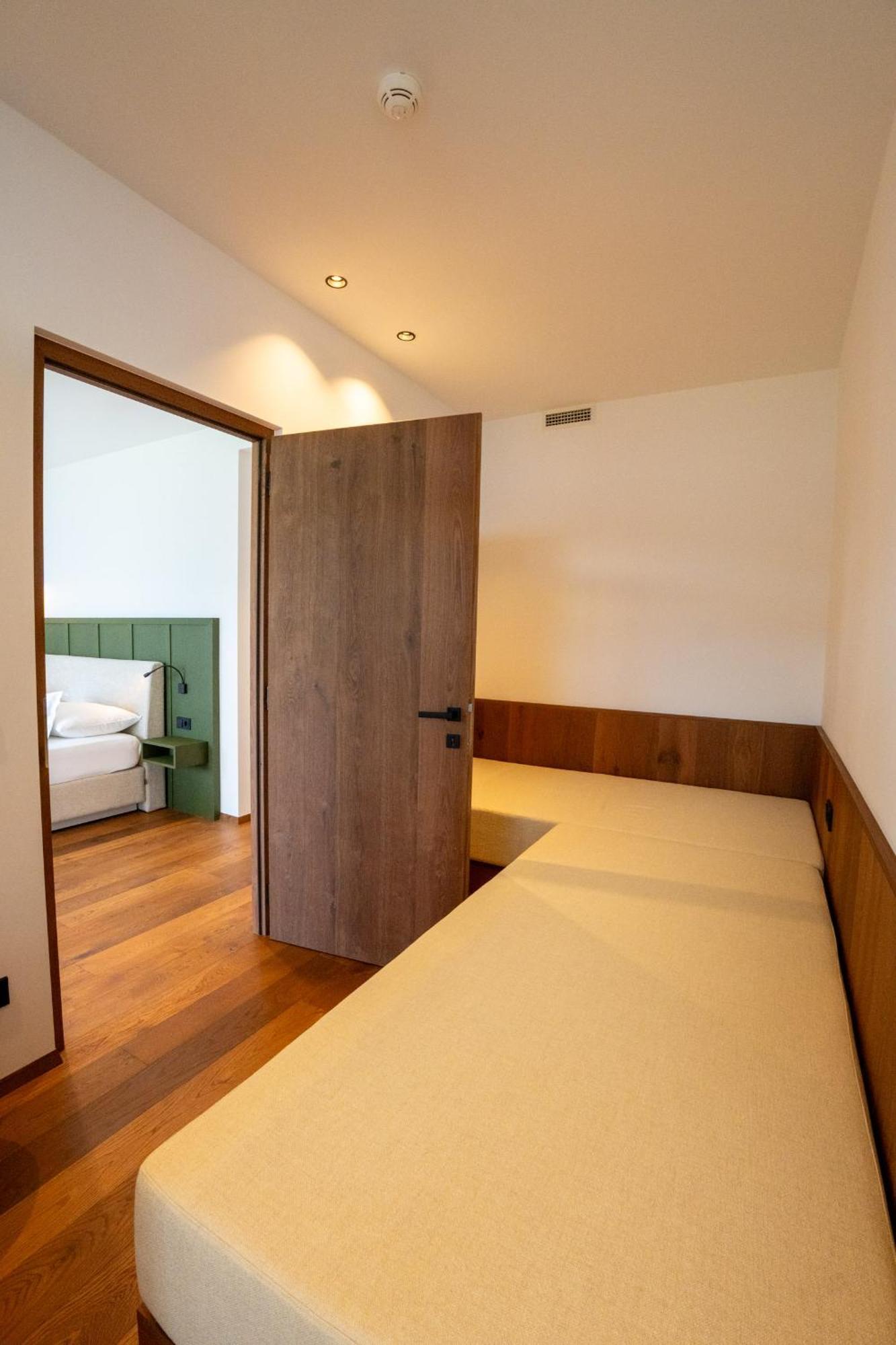 Hotel Tenz 몬타냐 외부 사진