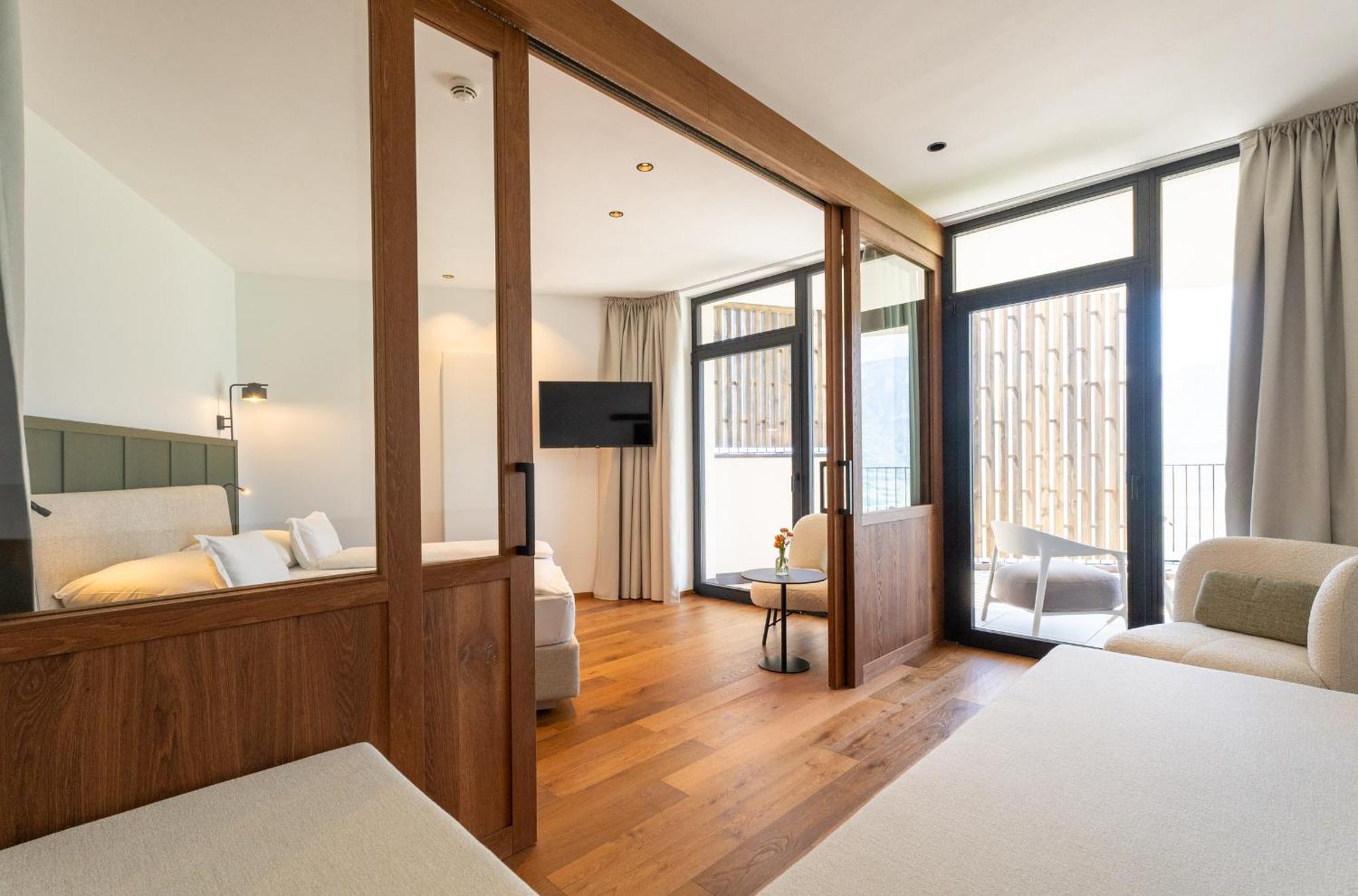 Hotel Tenz 몬타냐 외부 사진