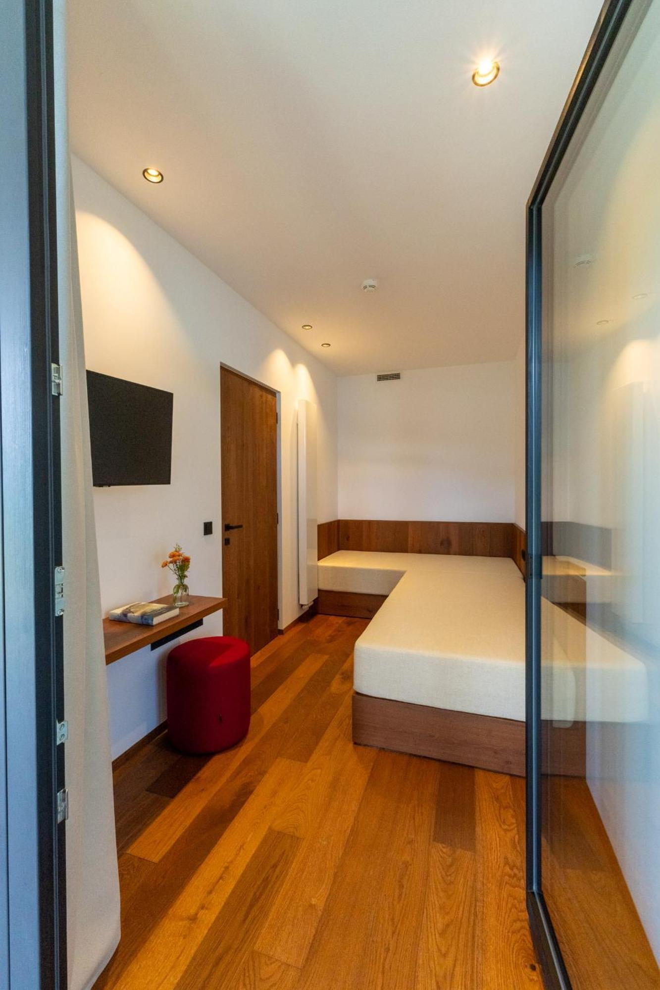 Hotel Tenz 몬타냐 외부 사진
