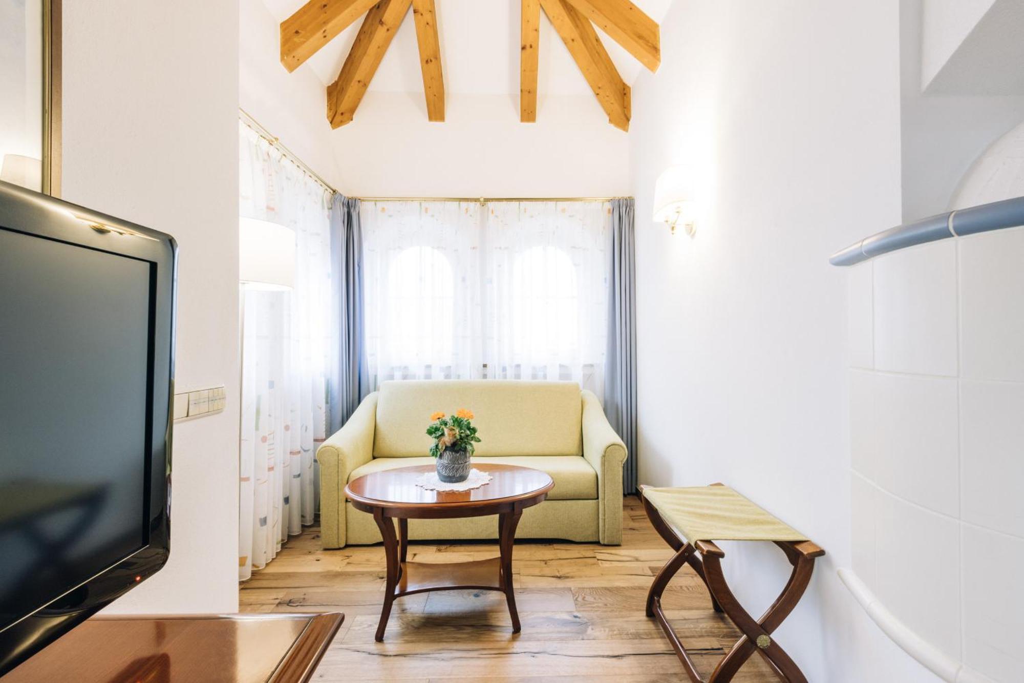 Hotel Tenz 몬타냐 외부 사진