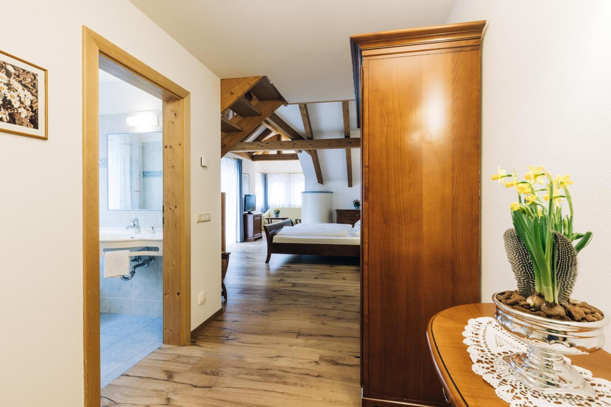 Hotel Tenz 몬타냐 외부 사진