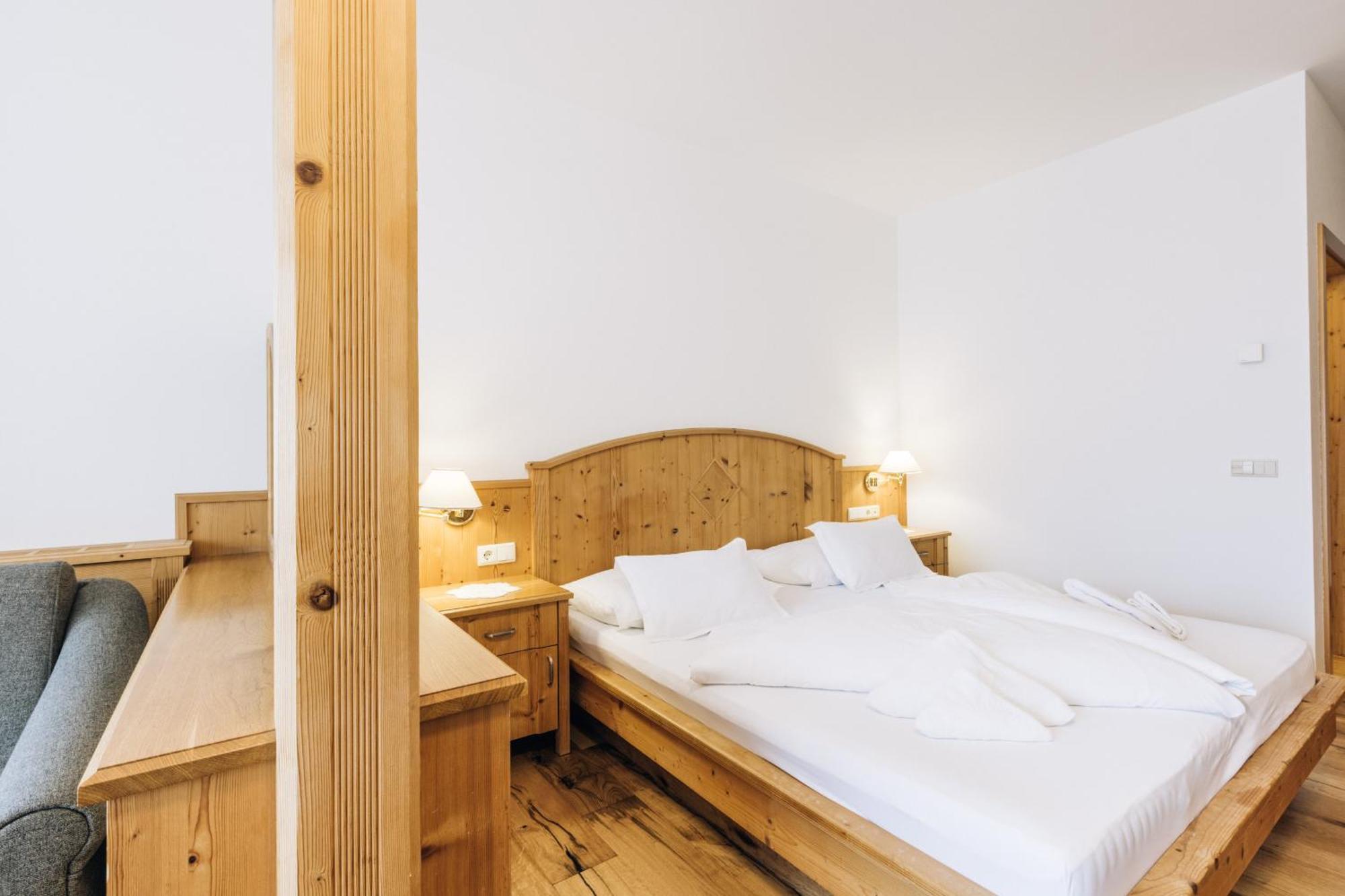 Hotel Tenz 몬타냐 외부 사진