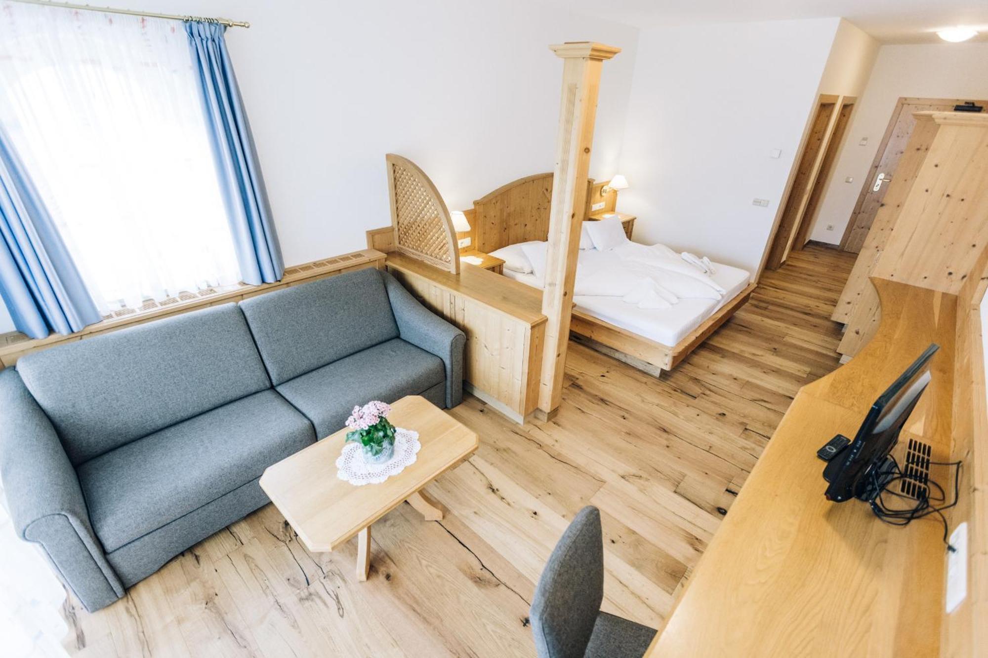 Hotel Tenz 몬타냐 외부 사진